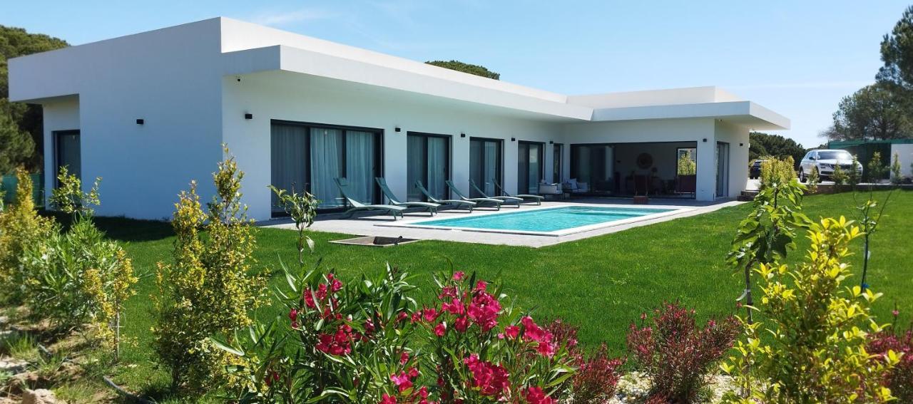 Villa Valverde 3 Villa, Vilamoura, Algarve, Only 5 Minutes From Marina, Golf And *